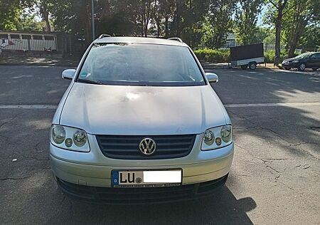 VW Touran Volkswagen 1.6 Basis Basis