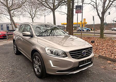 Volvo XC 60 Summum AWD / Automatik / Navi / Bi-Color