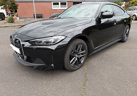 BMW i4 eDrive40 - Alle Technik Pakete, 8x Felgen