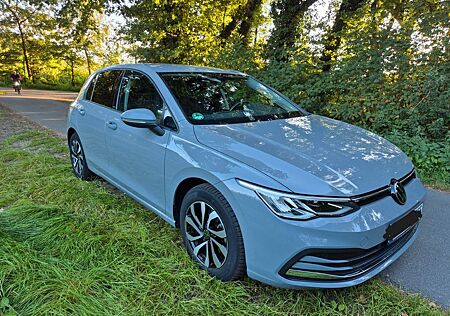 VW Golf Volkswagen VIII 1.0 eTSI DSG Active, AHK, Standheizung