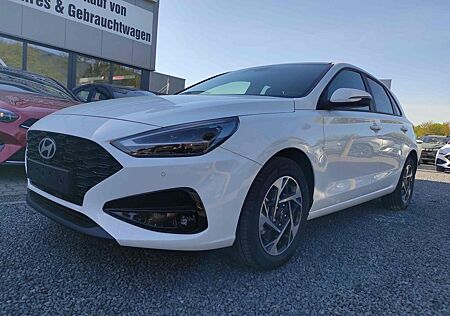 Hyundai i30 HB 1.5 AT MJ25*Navi*LED*Shzg*PDCv&h*Cam*16