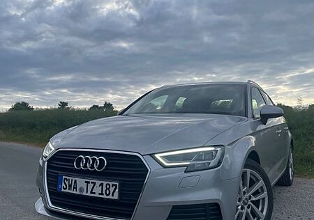 Audi A3 30 TFSI|Wenig KM|Top Zustand |NAV/LED/SH/AK