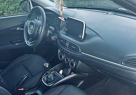 Fiat Tipo 1.4 16V EASY EASY