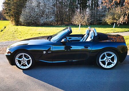 BMW Z4 2.5i -Roadster Cabrio Saphirschwarz metallic