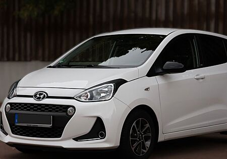 Hyundai i10 1.0 YES! mit Multimedia Display + Kamera !!