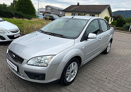 Ford Focus Lim. Ghia 1.6 16V **98tkm** HU/AU NEU