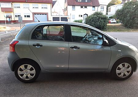 Toyota Yaris Style 1,0-l-VVT-i Style