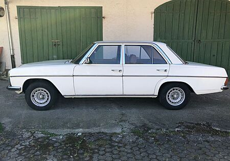 Mercedes-Benz 230