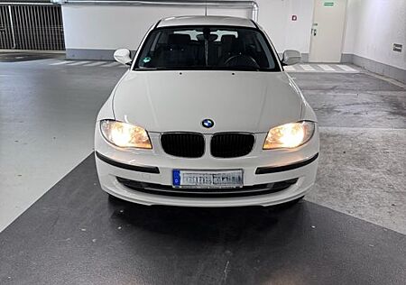 BMW 118i - scheckheftgepflegt, So. und Winterreifen