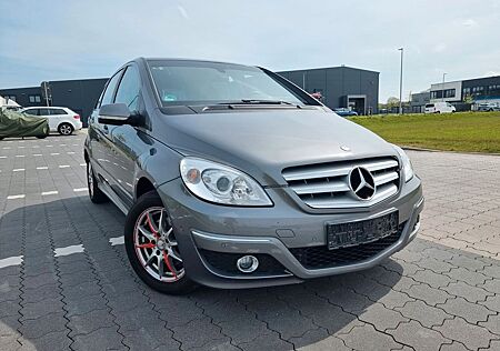 Mercedes-Benz B 200 B200,AUTOMATIK,TEMPOMAT,SITZHEIZUNG,PDC