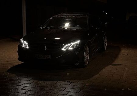 Mercedes-Benz E 500 4MATIC AVANTGARDE AVANTGARDE AMG- Packet
