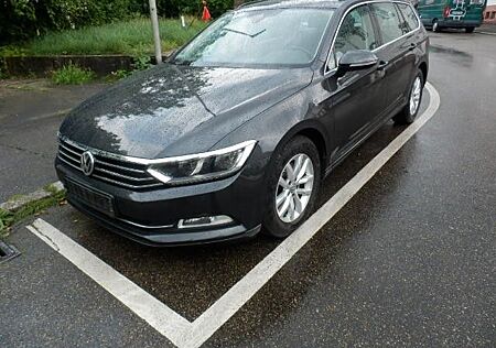 VW Passat Variant Volkswagen Comfortline /Start-Stopp,Navi,LED