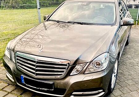 Mercedes-Benz E 200 CGI BlueEFFICIENCY -
