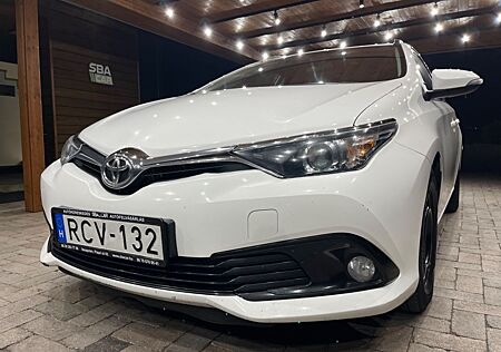 Toyota Auris Touring Sports Basis RCV-132