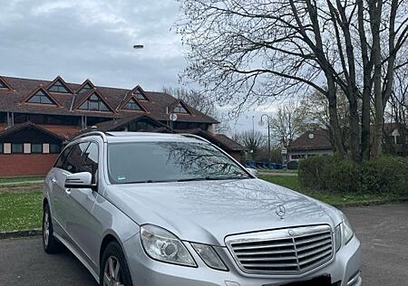 Mercedes-Benz E 220 CDI T BlueEFFICIENCY ELEGANCE ELEGANCE