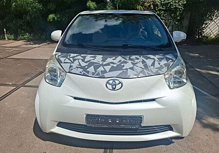 Toyota iQ Basis. Erste hand