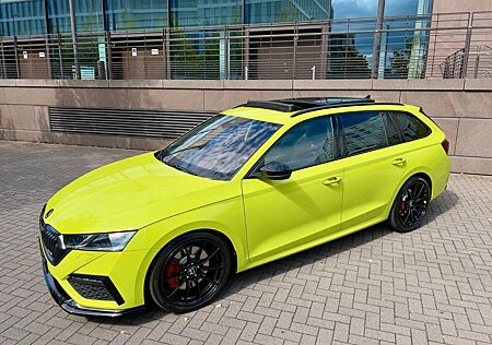 Skoda Octavia RS - PANO*AHK*ERGO*DCC*8-FACH*HEAD-UP