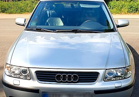 Audi A3 1.6 Ambiente SM./LD/VOLLAUSST./GEPFL./ROSTFR.
