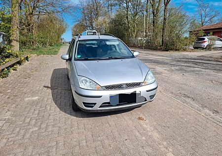 Ford Focus 1,6 Kombi Tüv 12.26 Ahk vieles neu