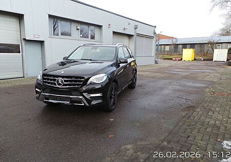 Mercedes-Benz ML 350 CDI BT 4M AMG SH,21",NAVI,AHK,SD,XENON