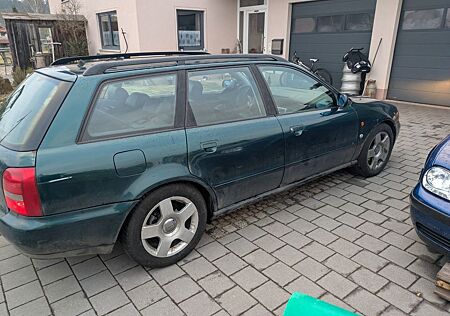Audi A4 1.8 T quattro Avant -