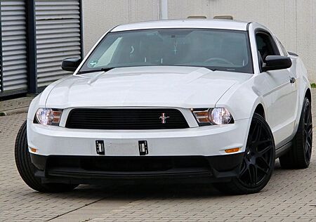 Ford Mustang Coupe,6-Gang,GT Auspuff,Leder