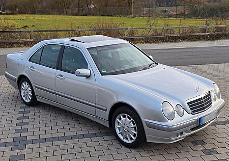 Mercedes-Benz E 200 Elegance, Garagenfahrzeug, kein Rost