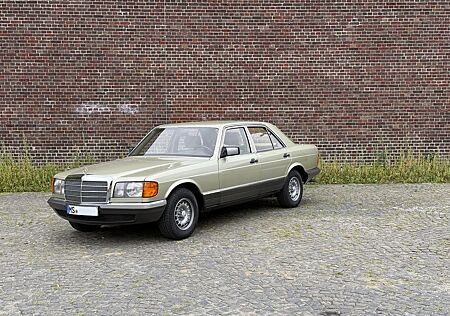 Mercedes-Benz 380 SE W126 Neuwertig Scheckheft bei MB 8-Zyl.