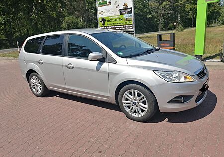 Ford Focus 1,6 Ghia Turnier, Sitzhzg., Klimaaut. etc.