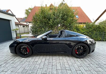 Porsche 992 Targa 4 GTS Hinterachslenkung BOSE