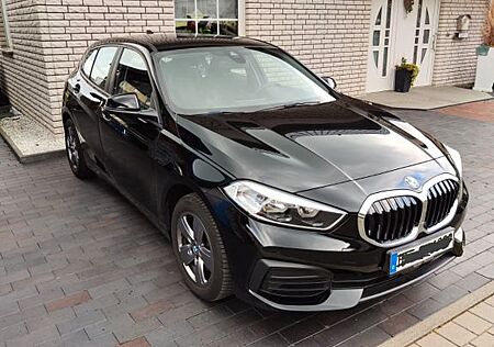 BMW 118i Advantage | Premium Selection | CarPlay