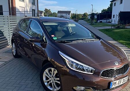 Kia Cee'd gebraucht kaufen Kia Cee'd / Ceed 1.6 CRDi Spirit Spirit