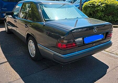 Mercedes-Benz 230 W124 230E