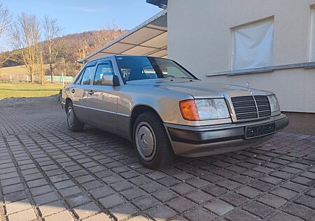 Mercedes-Benz 250 W124 250D