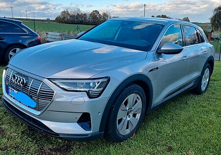 Audi e-tron 50 quattro -