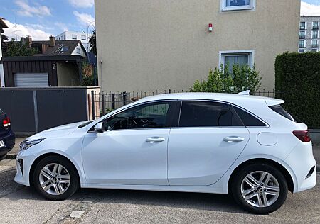 Kia Cee'd / Ceed 1.5 T-GDI 48V DCT Vision Vision