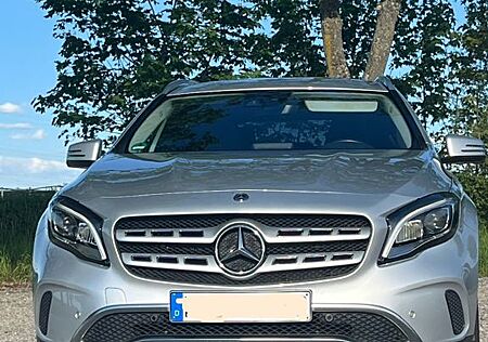 Mercedes-Benz GLA 200 - Mercedes Scheckheftgepflegt