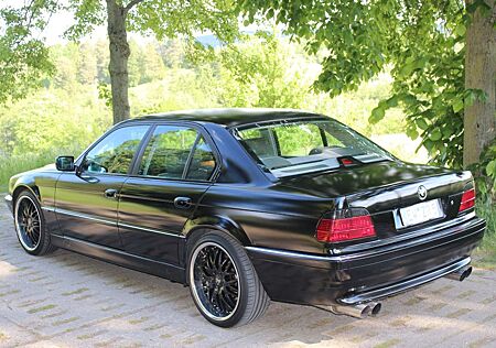 BMW 735i E38 Top Zustand, viele Neuteile, TÜV