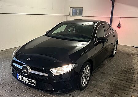 Mercedes-Benz A 180 A180d-AHK-Scheckheft-2.Hand