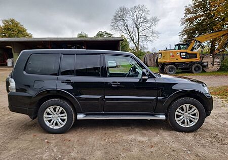 Mitsubishi Pajero 3,2 DI-D 4WD SUV-Star