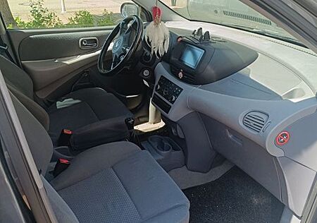 Nissan Almera Tino 1.8 acenta acenta