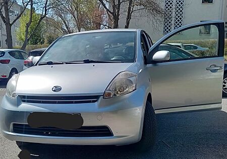Daihatsu Sirion 1.0 -