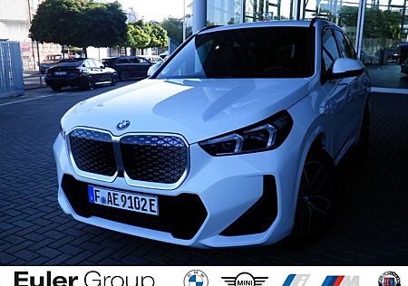 BMW iX1 eDrive20 Sportpaket AD AHK-klappbar AHK El.