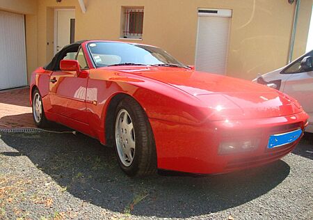 Porsche 944
