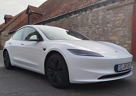 Tesla Model 3 SR RWD LFP-Akku Highland weiße Sitze