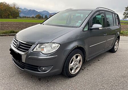 VW Touran Volkswagen 2.0 TDI DSG*AHK*TEMPOMAT*MULTIFUNKTION