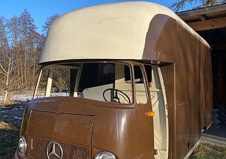 Mercedes-Benz 400 319