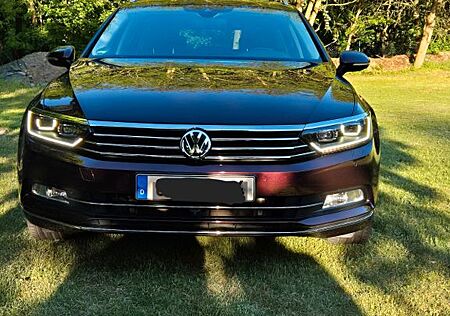 VW Passat Variant Volkswagen 2.0 TDI SCR DSG Highline Vari...