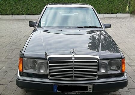 Mercedes-Benz 220