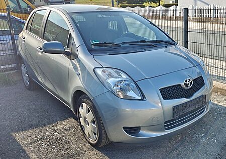 Toyota Yaris Cool 1,0-l-VVT-i